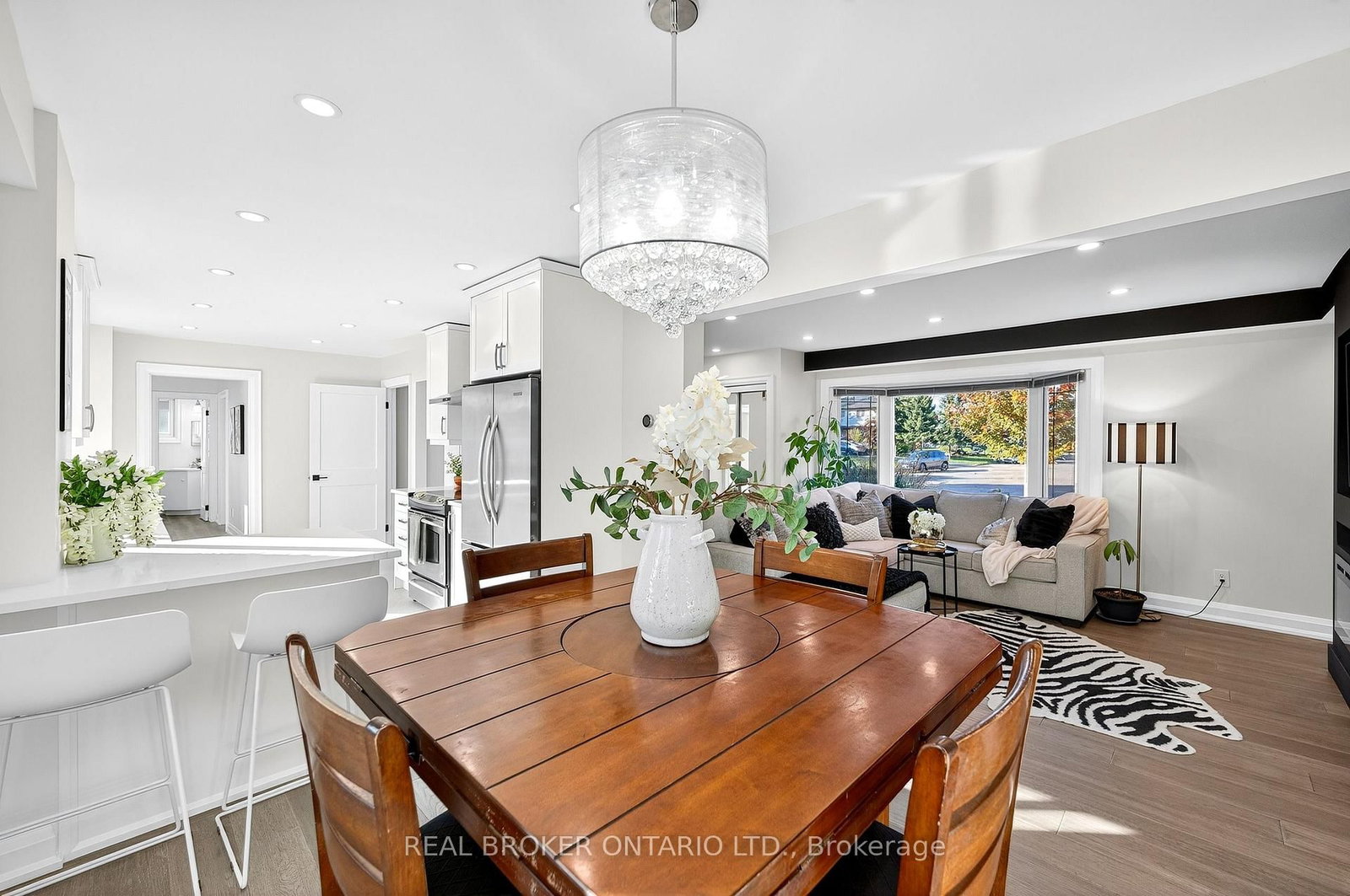 Detached House for sale at 10 Essex Place, Brampton, Ontario, L6T 2A6 - Southgate - MLS: W12947856