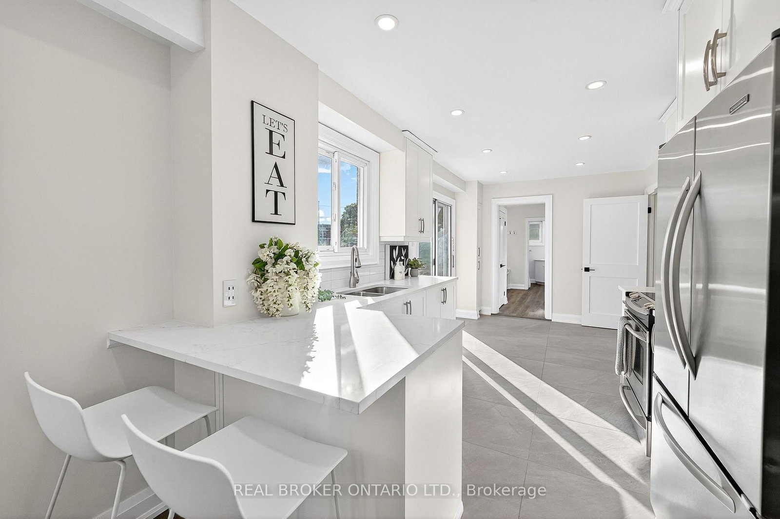 Detached House for sale at 10 Essex Place, Brampton, Ontario, L6T 2A6 - Southgate - MLS: W12947856