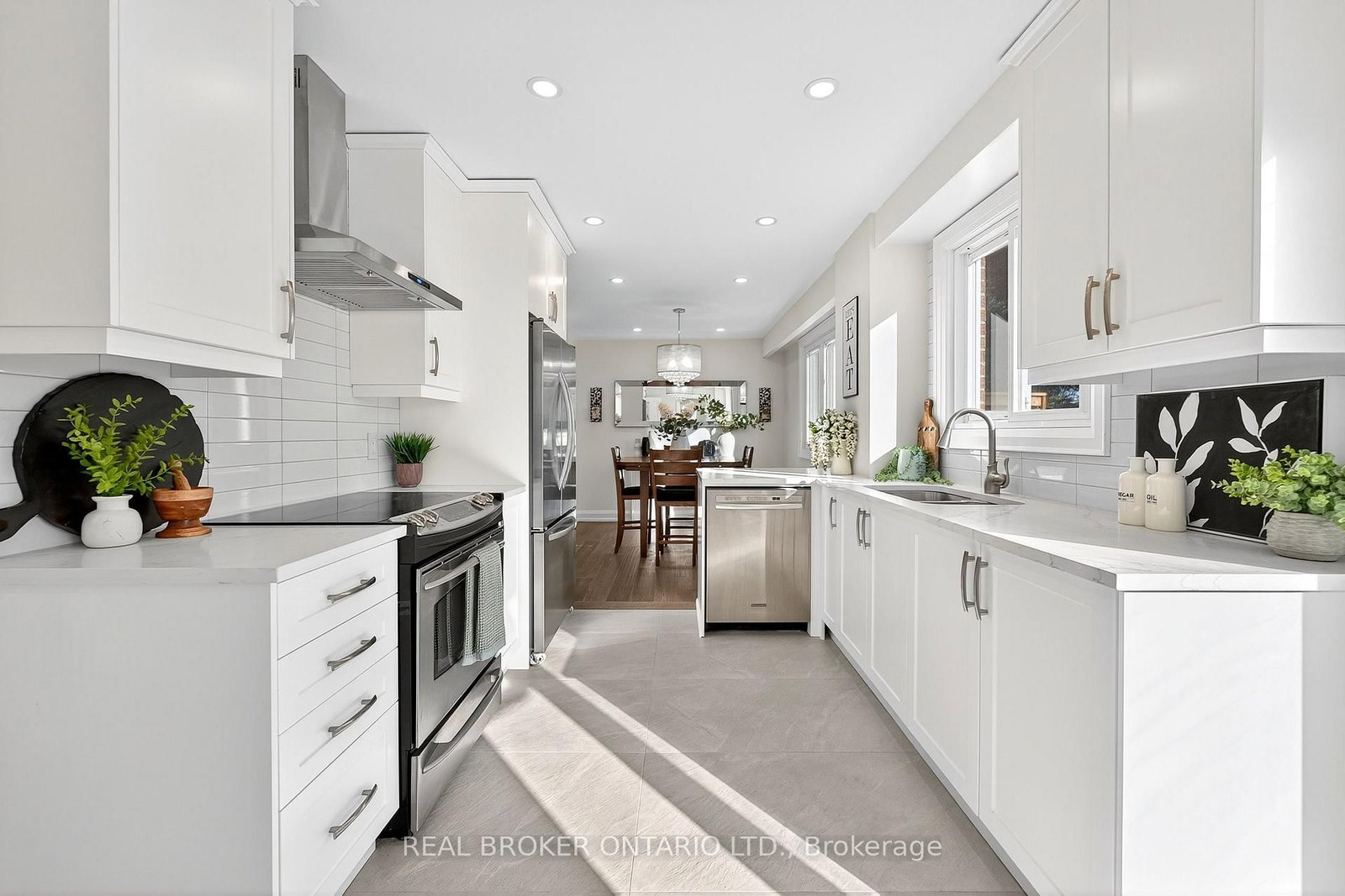 Detached House for sale at 10 Essex Place, Brampton, Ontario, L6T 2A6 - Southgate - MLS: W12947856