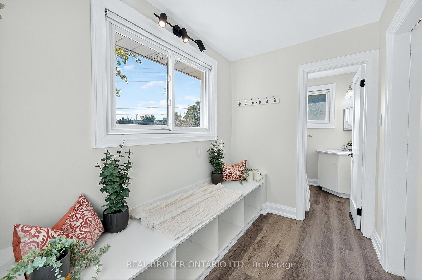 Detached House for sale at 10 Essex Place, Brampton, Ontario, L6T 2A6 - Southgate - MLS: W12947856