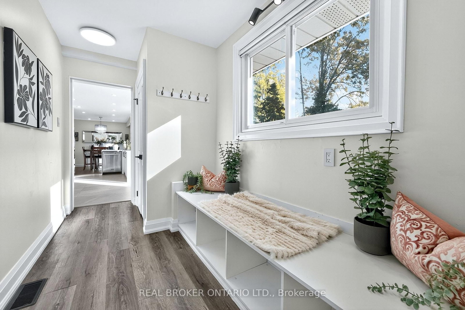 Detached House for sale at 10 Essex Place, Brampton, Ontario, L6T 2A6 - Southgate - MLS: W12947856