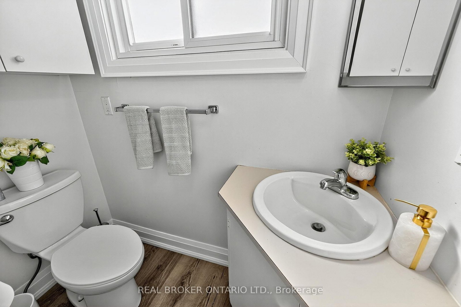 Detached House for sale at 10 Essex Place, Brampton, Ontario, L6T 2A6 - Southgate - MLS: W12947856