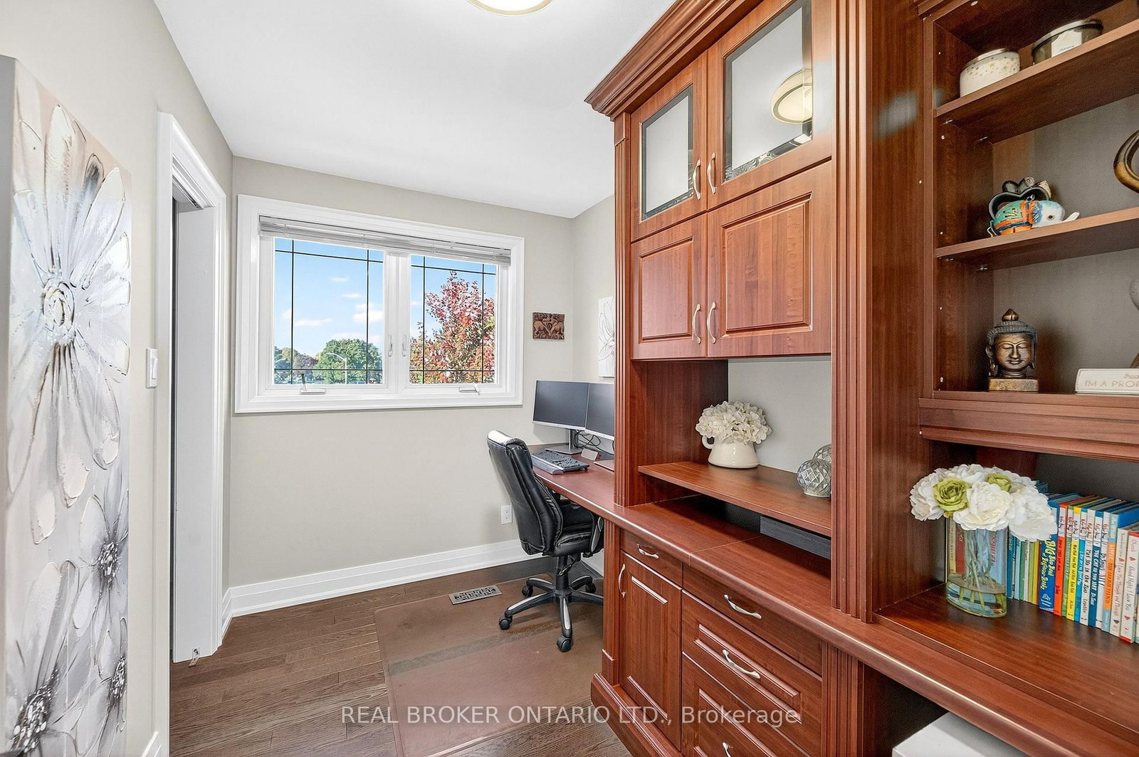 Detached House for sale at 10 Essex Place, Brampton, Ontario, L6T 2A6 - Southgate - MLS: W12947856