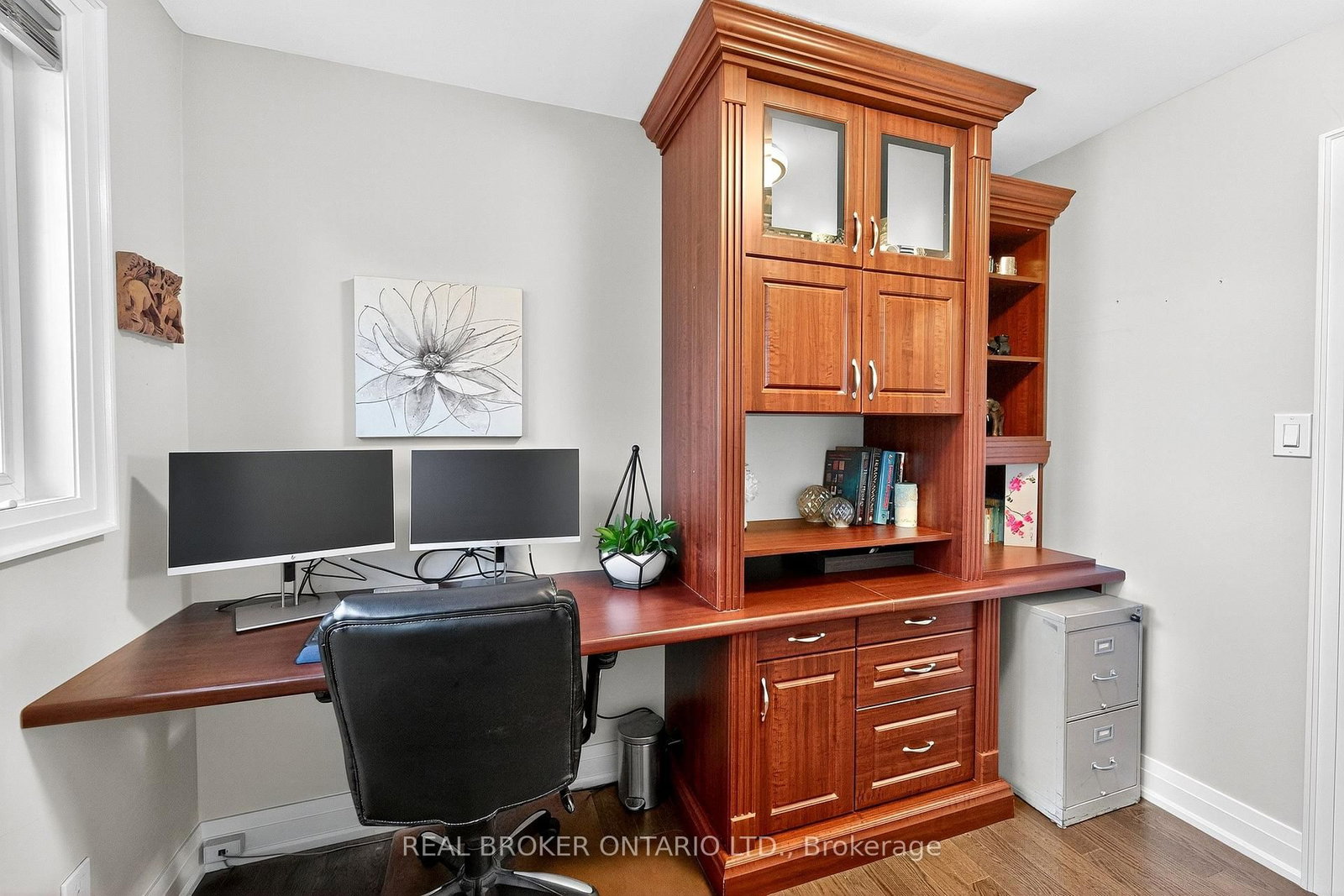 Detached House for sale at 10 Essex Place, Brampton, Ontario, L6T 2A6 - Southgate - MLS: W12947856