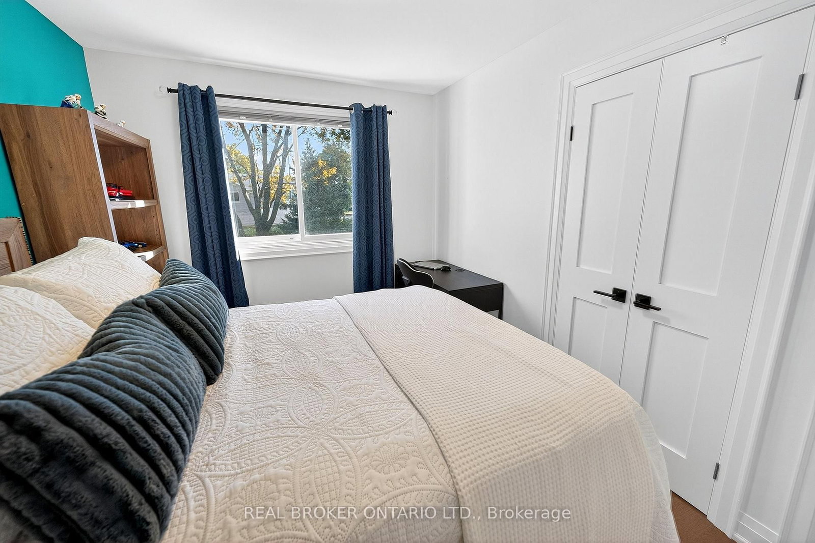 Detached House for sale at 10 Essex Place, Brampton, Ontario, L6T 2A6 - Southgate - MLS: W12947856