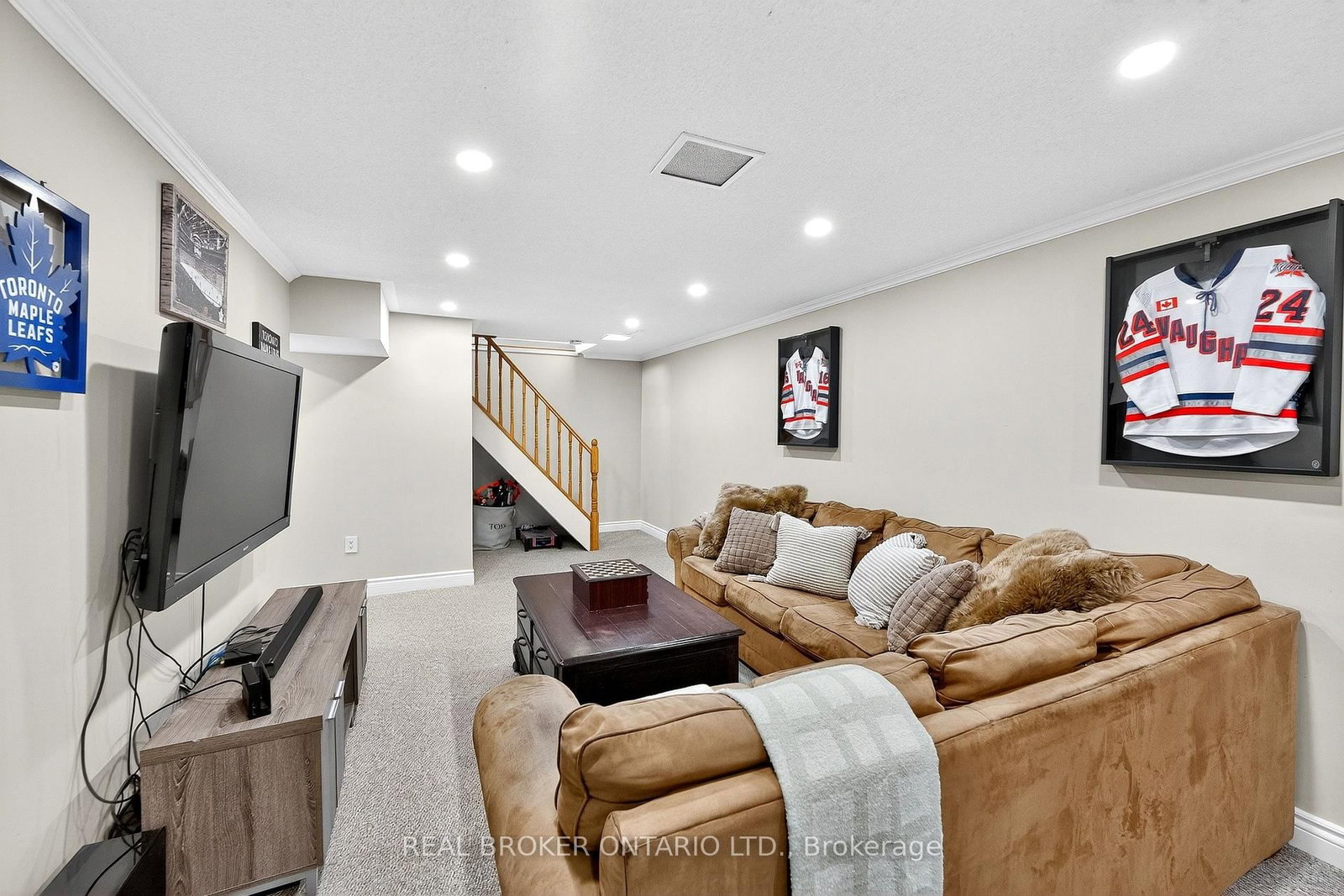 Detached House for sale at 10 Essex Place, Brampton, Ontario, L6T 2A6 - Southgate - MLS: W12947856