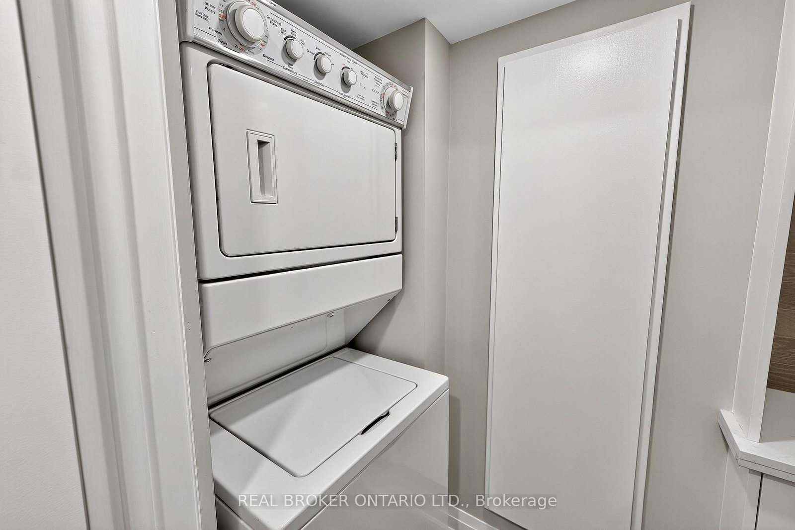 Detached House for sale at 10 Essex Place, Brampton, Ontario, L6T 2A6 - Southgate - MLS: W12947856