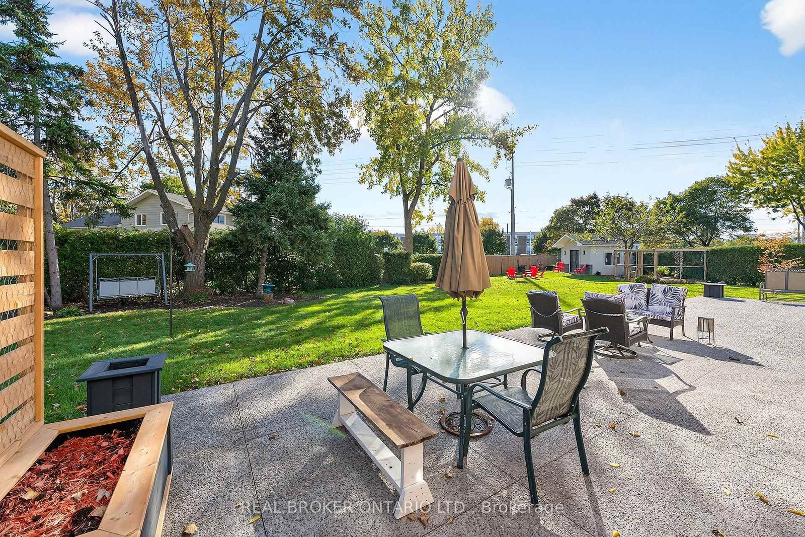 Detached House for sale at 10 Essex Place, Brampton, Ontario, L6T 2A6 - Southgate - MLS: W12947856