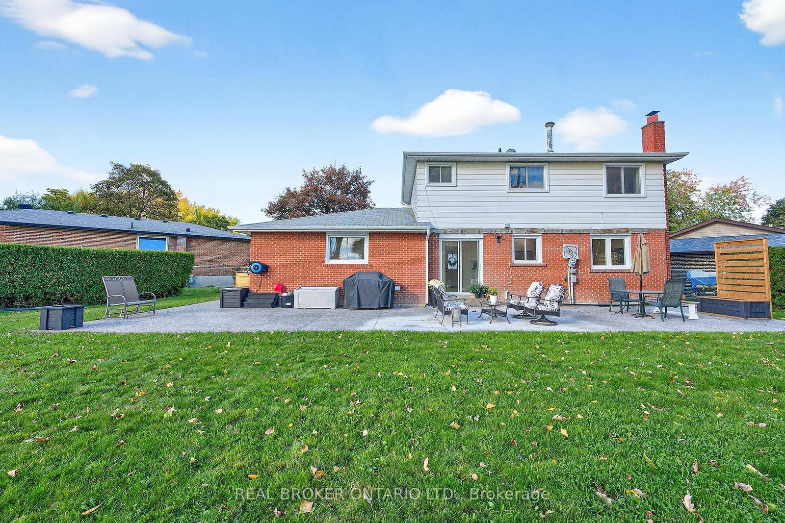 Detached House for sale at 10 Essex Place, Brampton, Ontario, L6T 2A6 - Southgate - MLS: W12947856