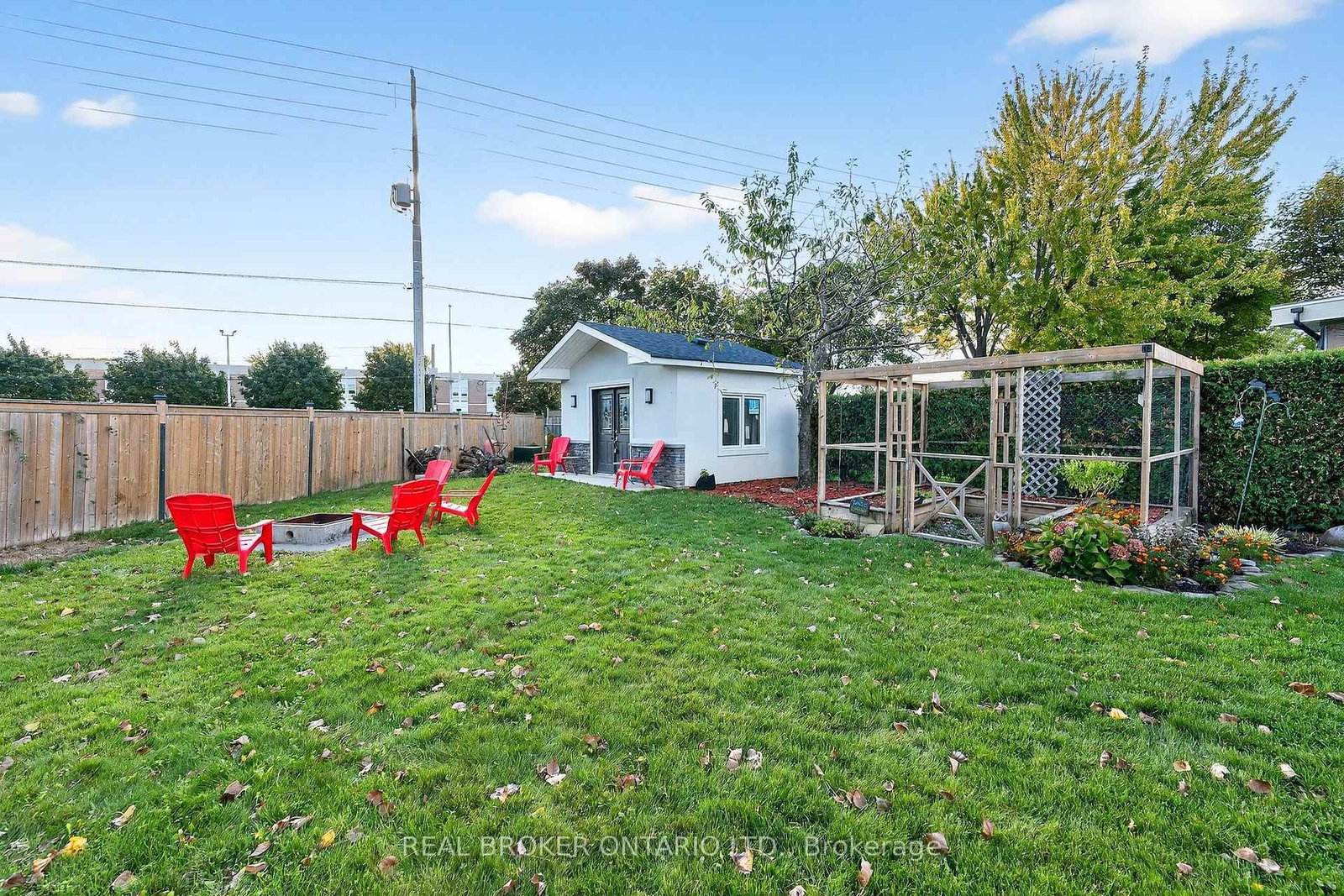 Detached House for sale at 10 Essex Place, Brampton, Ontario, L6T 2A6 - Southgate - MLS: W12947856