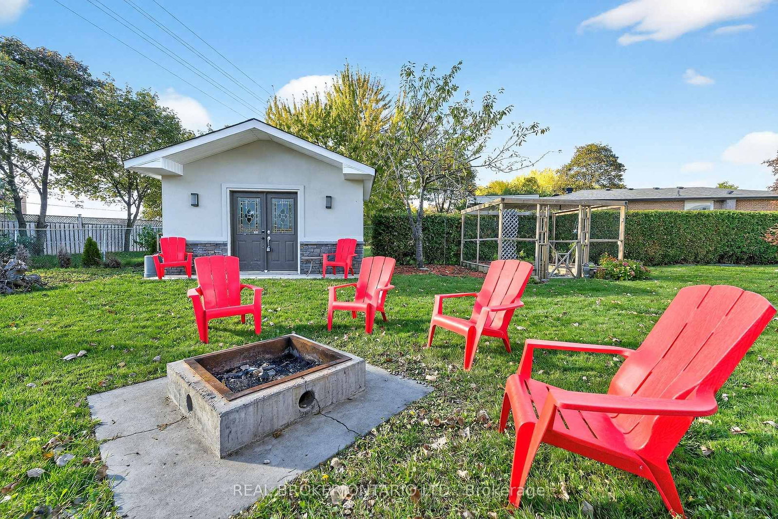 Detached House for sale at 10 Essex Place, Brampton, Ontario, L6T 2A6 - Southgate - MLS: W12947856