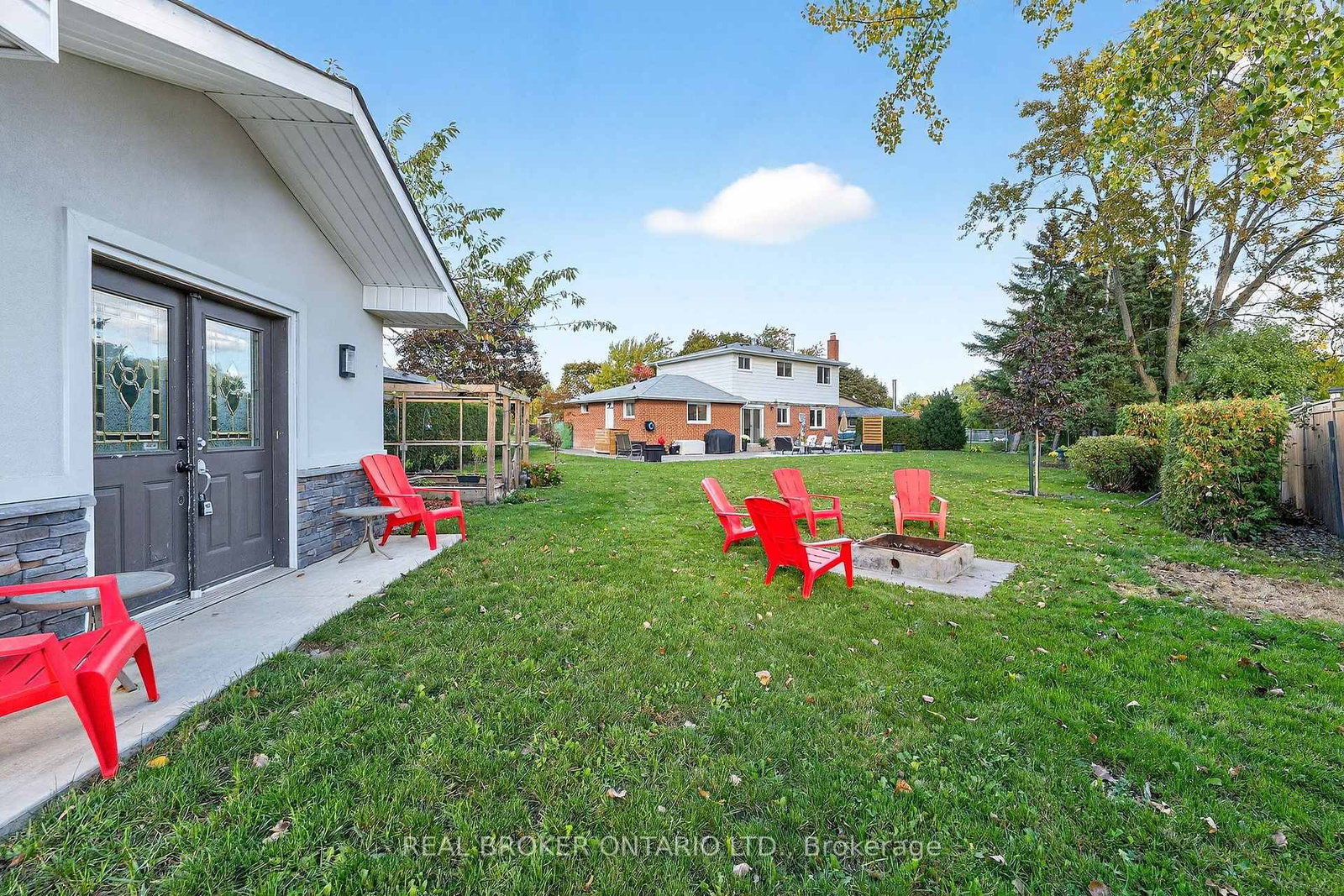 Detached House for sale at 10 Essex Place, Brampton, Ontario, L6T 2A6 - Southgate - MLS: W12947856