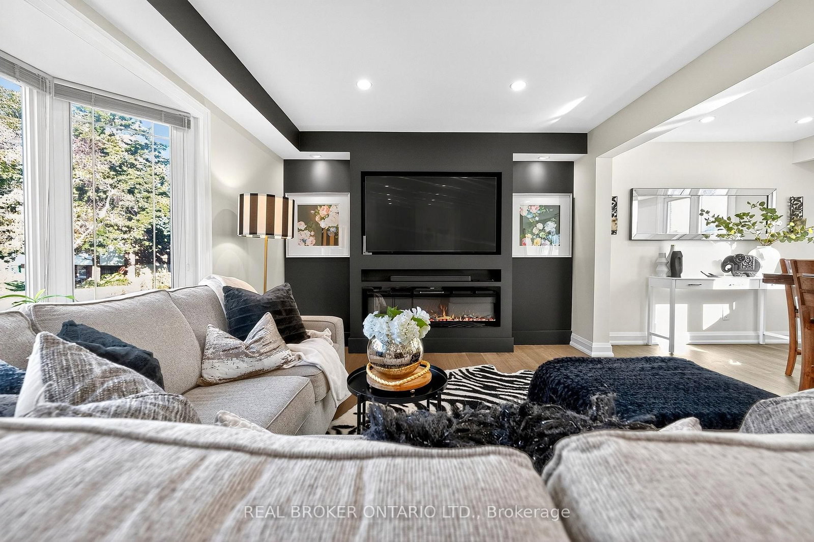 Detached House for sale at 10 Essex Place, Brampton, Ontario, L6T 2A6 - Southgate - MLS: W12947856