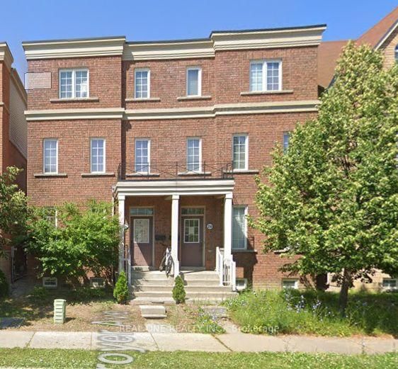 18 Troyer Avenue, Unit Third Floor Rooms