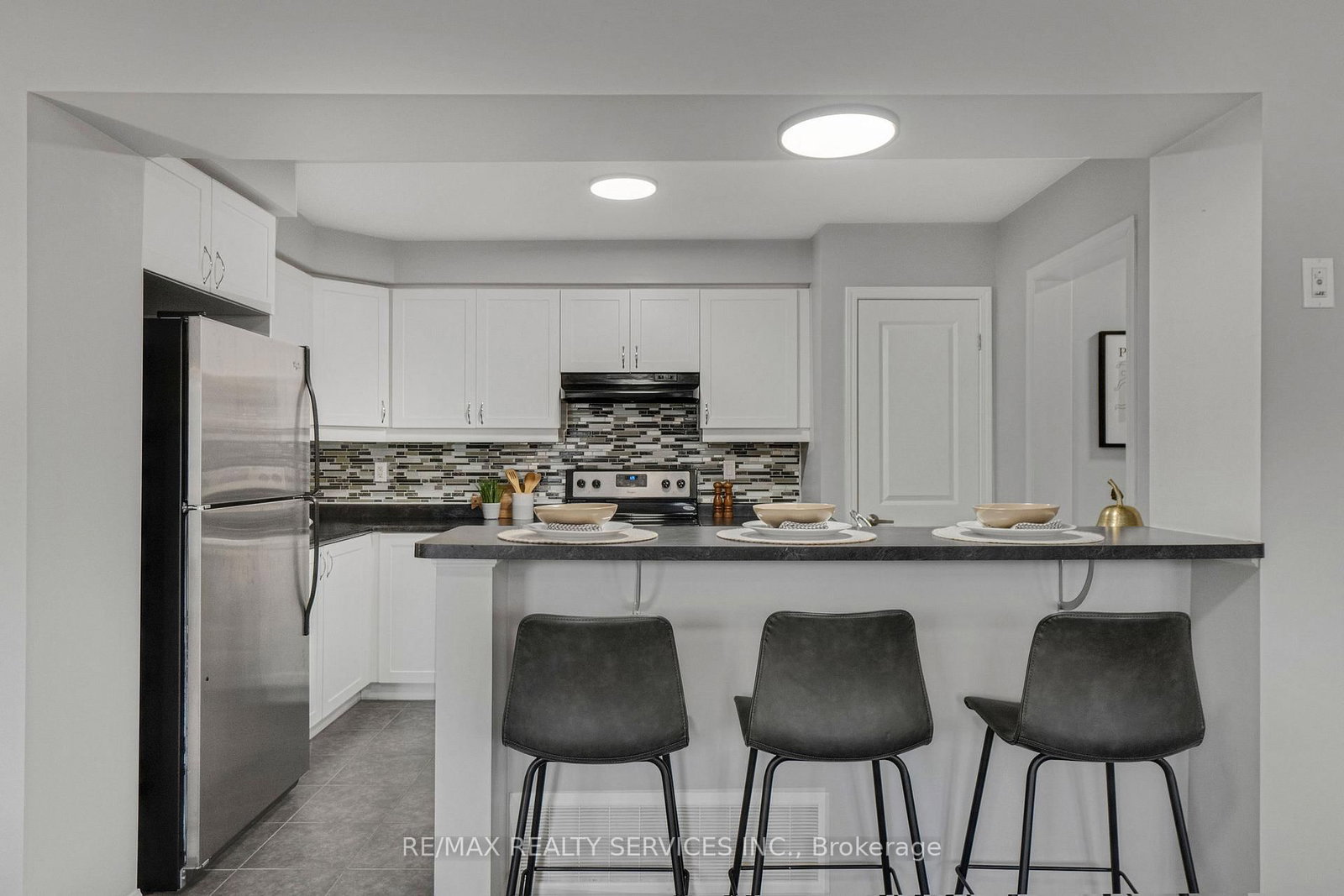 Townhouse for sale at 73 Dredge Court, Milton, Ontario, L9T 8R8 - Willmott - MLS: W12948214