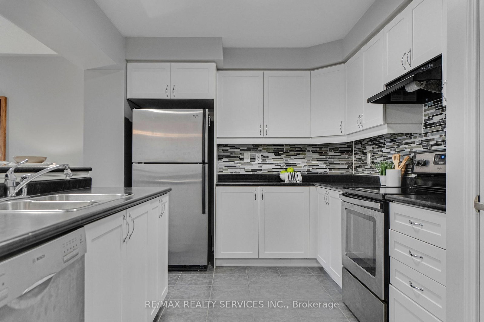 Townhouse for sale at 73 Dredge Court, Milton, Ontario, L9T 8R8 - Willmott - MLS: W12948214