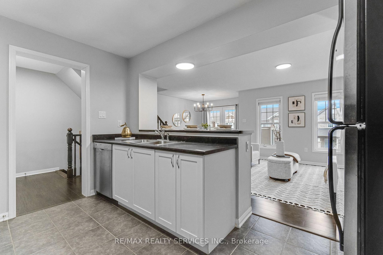 Townhouse for sale at 73 Dredge Court, Milton, Ontario, L9T 8R8 - Willmott - MLS: W12948214