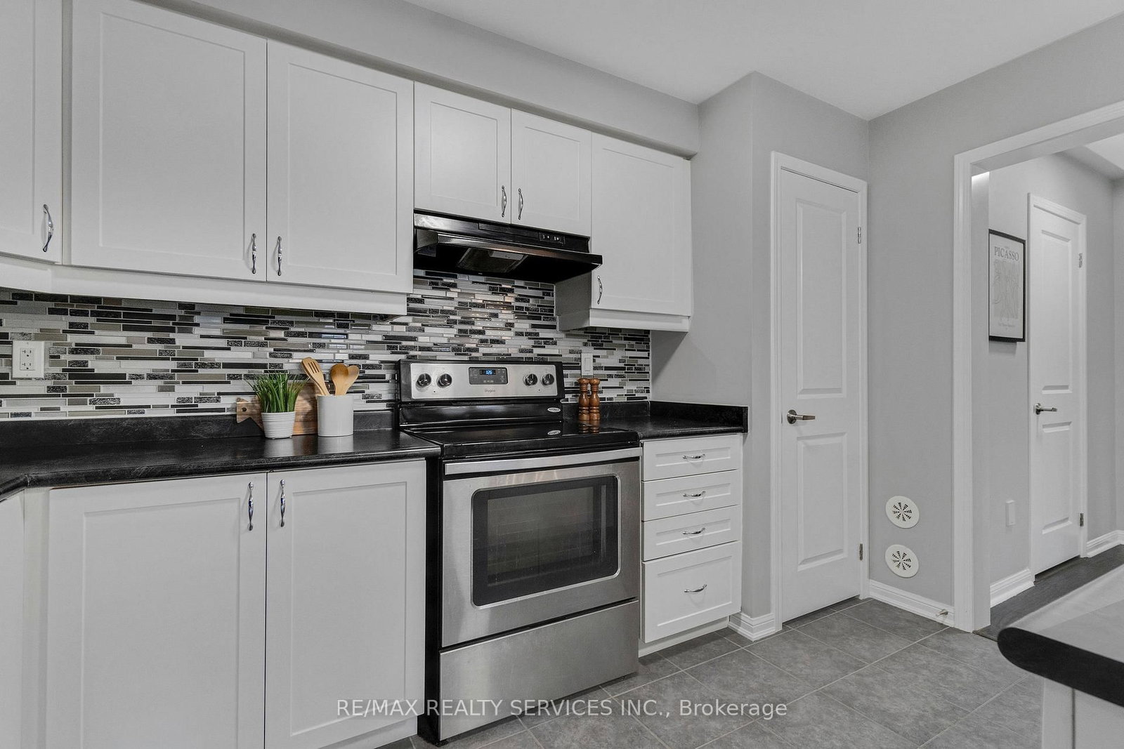 Townhouse for sale at 73 Dredge Court, Milton, Ontario, L9T 8R8 - Willmott - MLS: W12948214