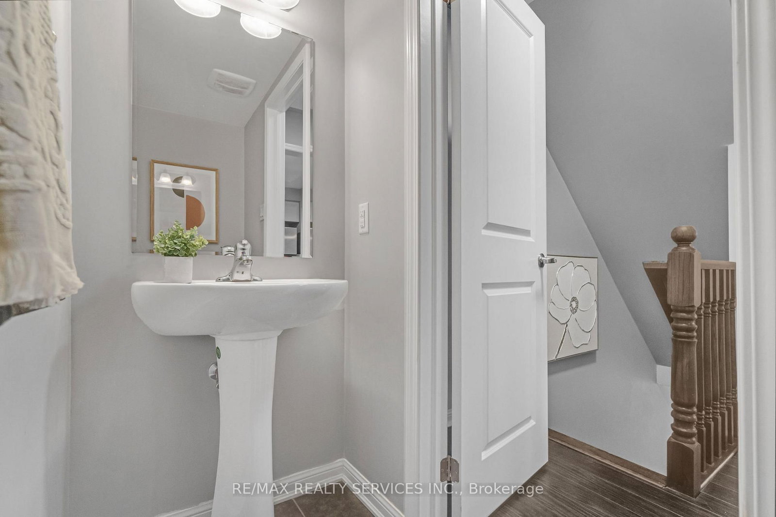 Townhouse for sale at 73 Dredge Court, Milton, Ontario, L9T 8R8 - Willmott - MLS: W12948214