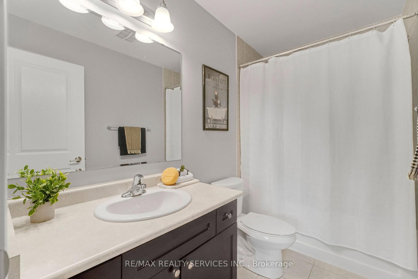 Townhouse for sale at 73 Dredge Court, Milton, Ontario, L9T 8R8 - Willmott - MLS: W12948214