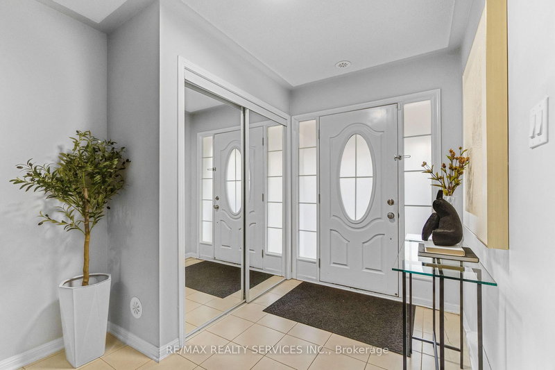 73 Dredge Crt, Milton, L9T 8R8 | Image 2