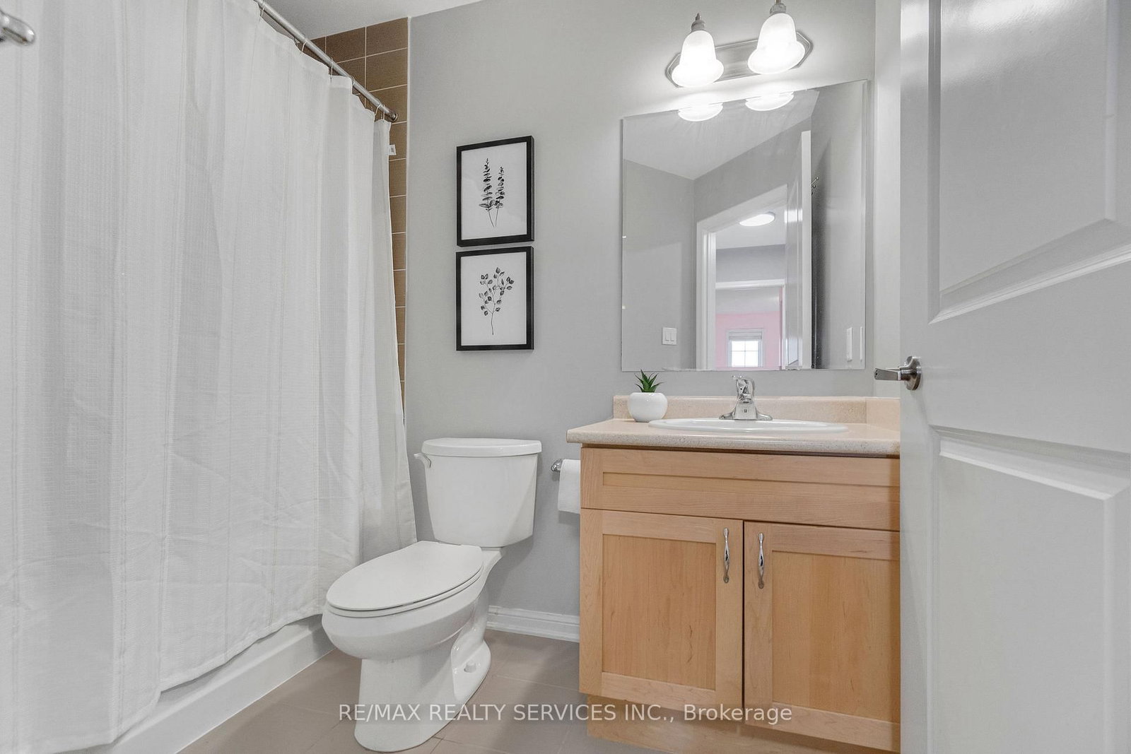 Townhouse for sale at 73 Dredge Court, Milton, Ontario, L9T 8R8 - Willmott - MLS: W12948214