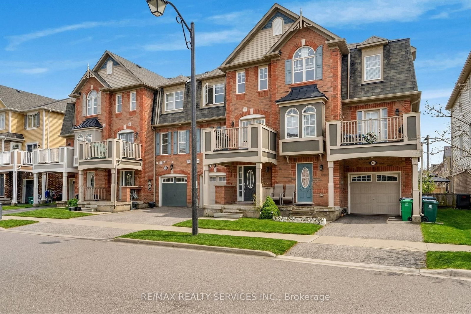 Townhouse for sale at 73 Dredge Court, Milton, Ontario, L9T 8R8 - Willmott - MLS: W12948214