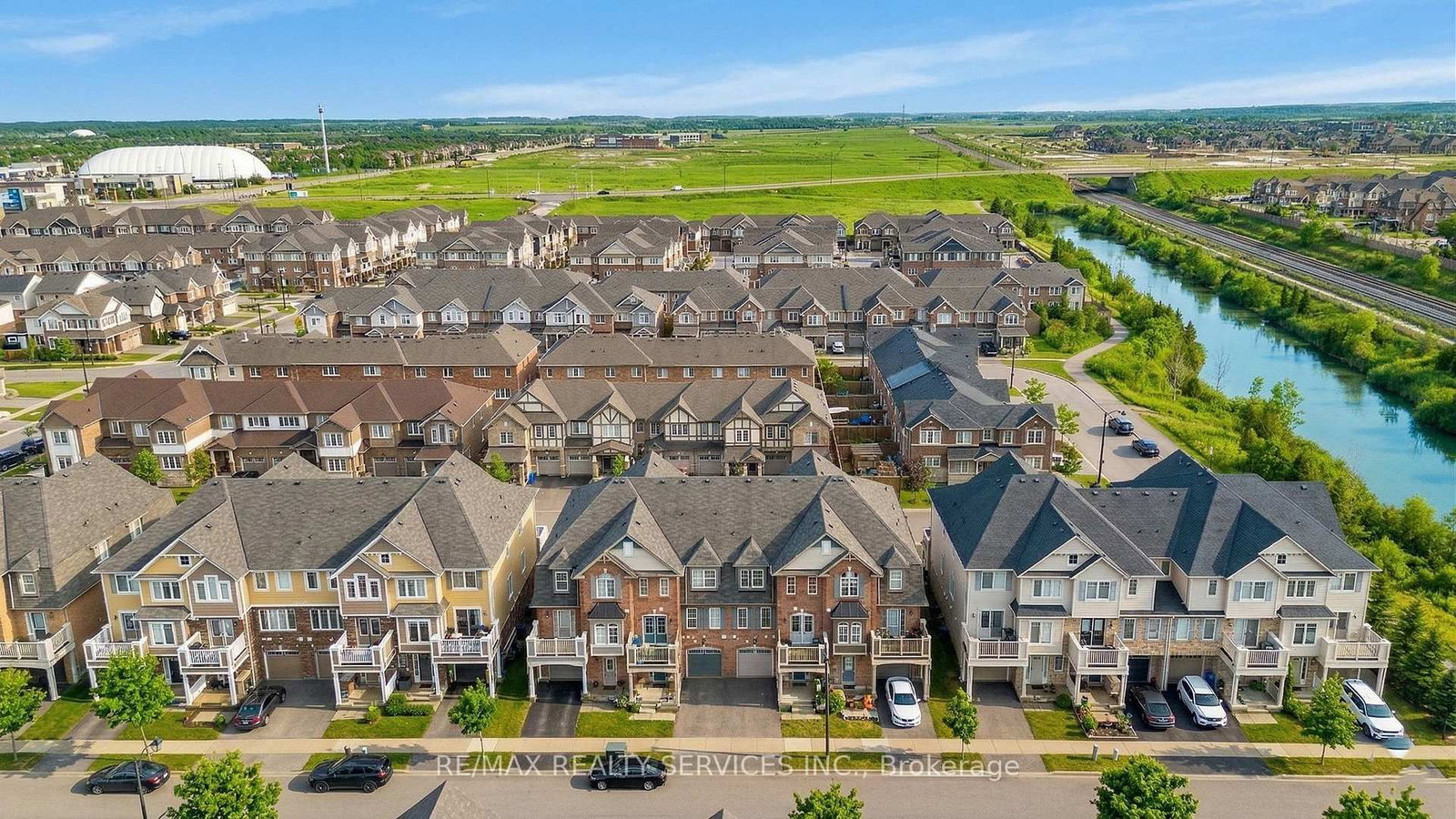 Townhouse for sale at 73 Dredge Court, Milton, Ontario, L9T 8R8 - Willmott - MLS: W12948214