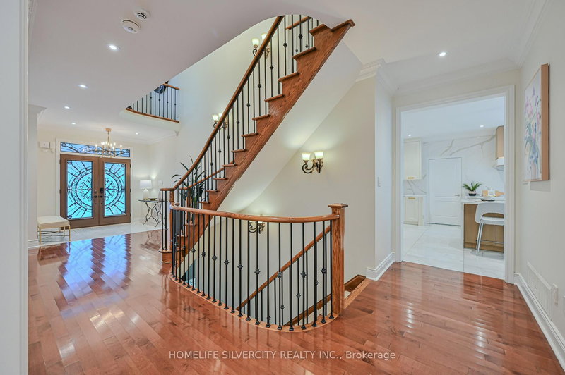 5 Highvalley Circ, Brampton, L6P 2C6 | Image 3