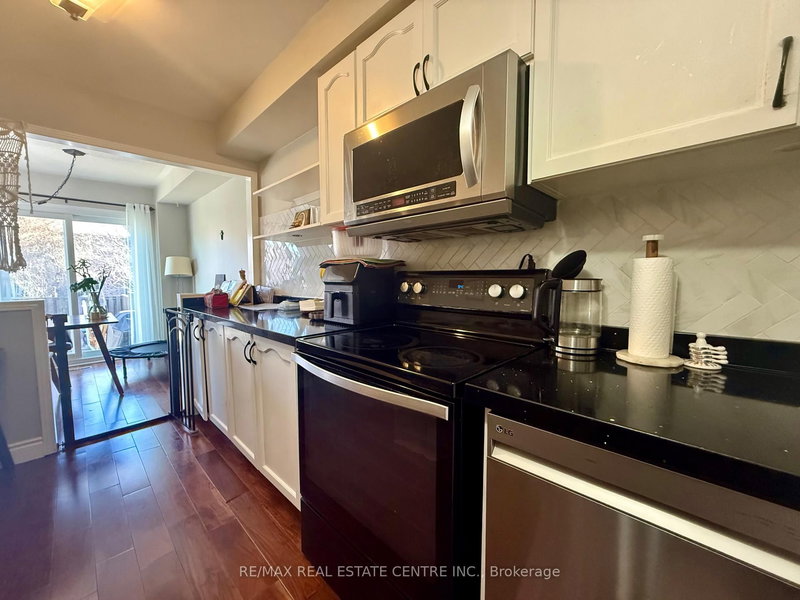 2225 Dale Ridge Dr, Oakville, L6M 3L4 | Image 2