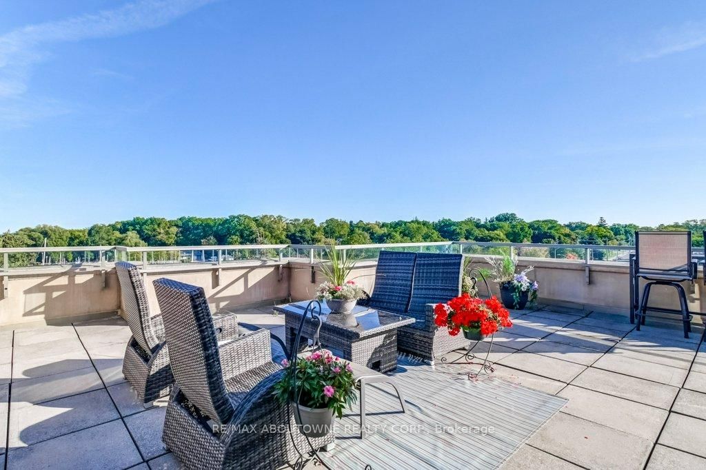 2511 Lakeshore Road W, Unit 519