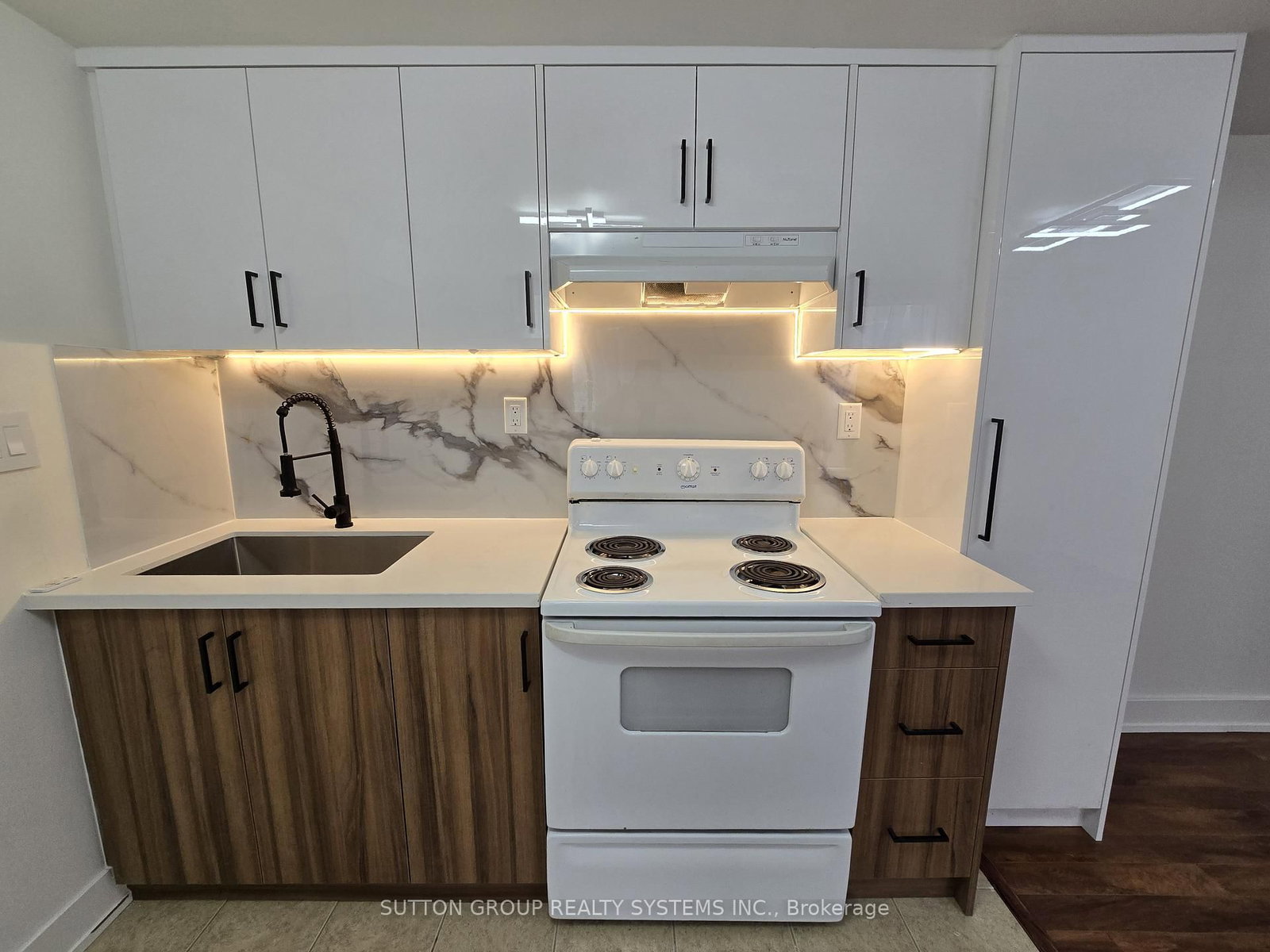 2886 Lake Shore Boulevard W, Unit 1