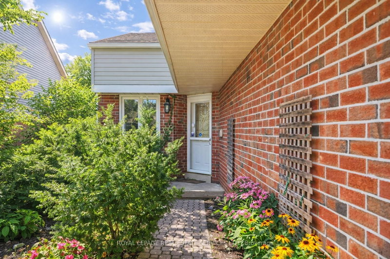 2202 Margot St, Oakville, L6H 3M1 | Image 3