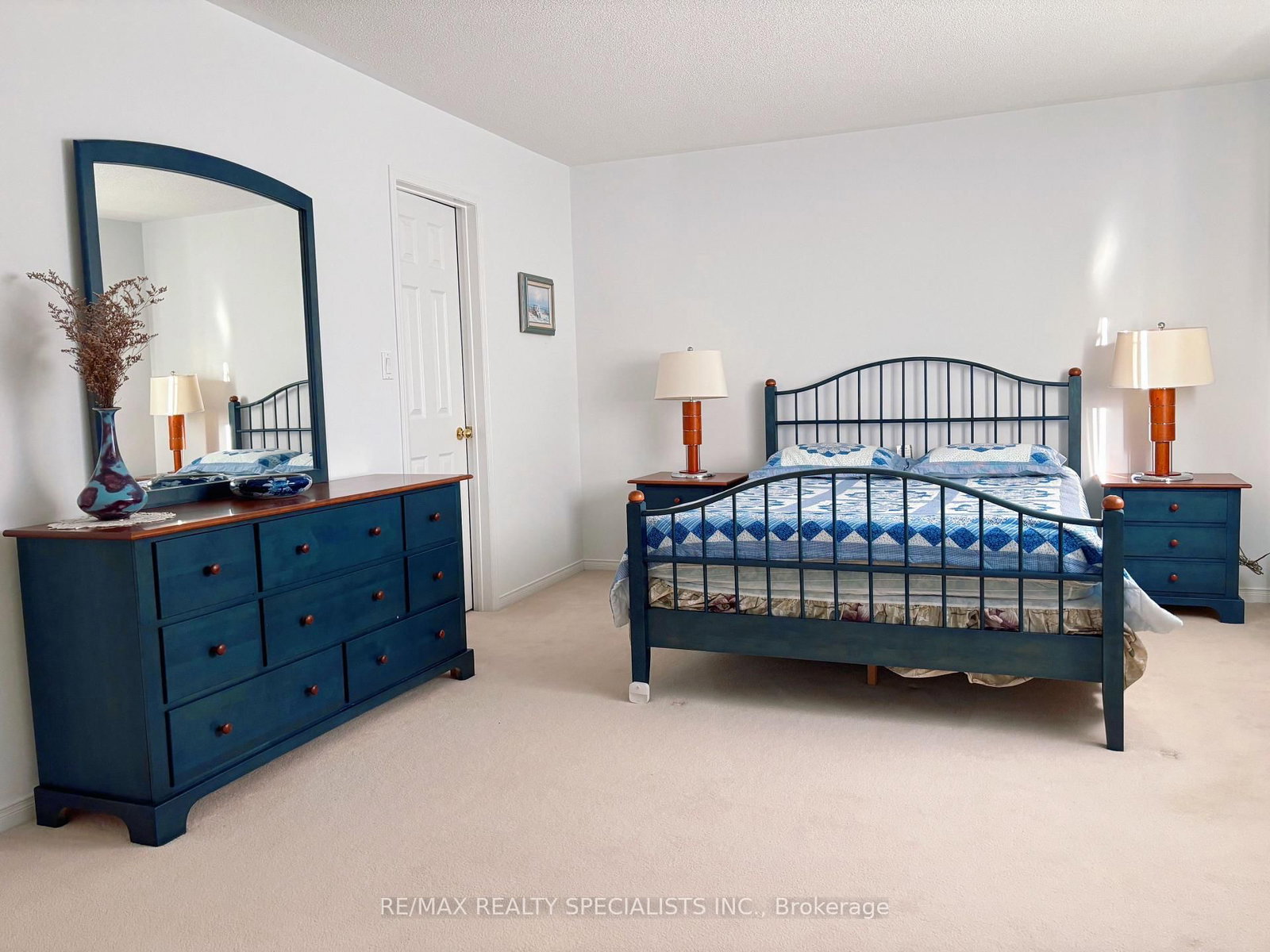 Detached House for sale at 796 Alliance Court, Mississauga, Ontario, L5V 3C4 - East Credit - MLS: W12949534