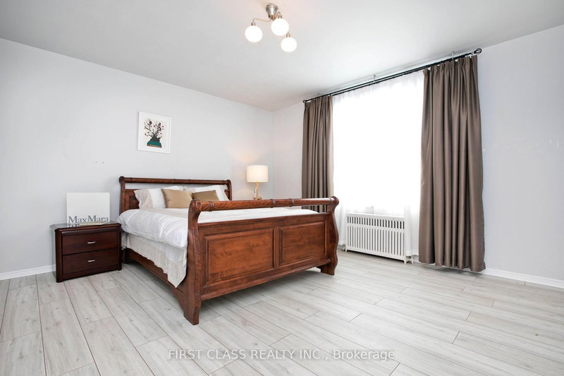 home for lease on 7-2910 Keele Street