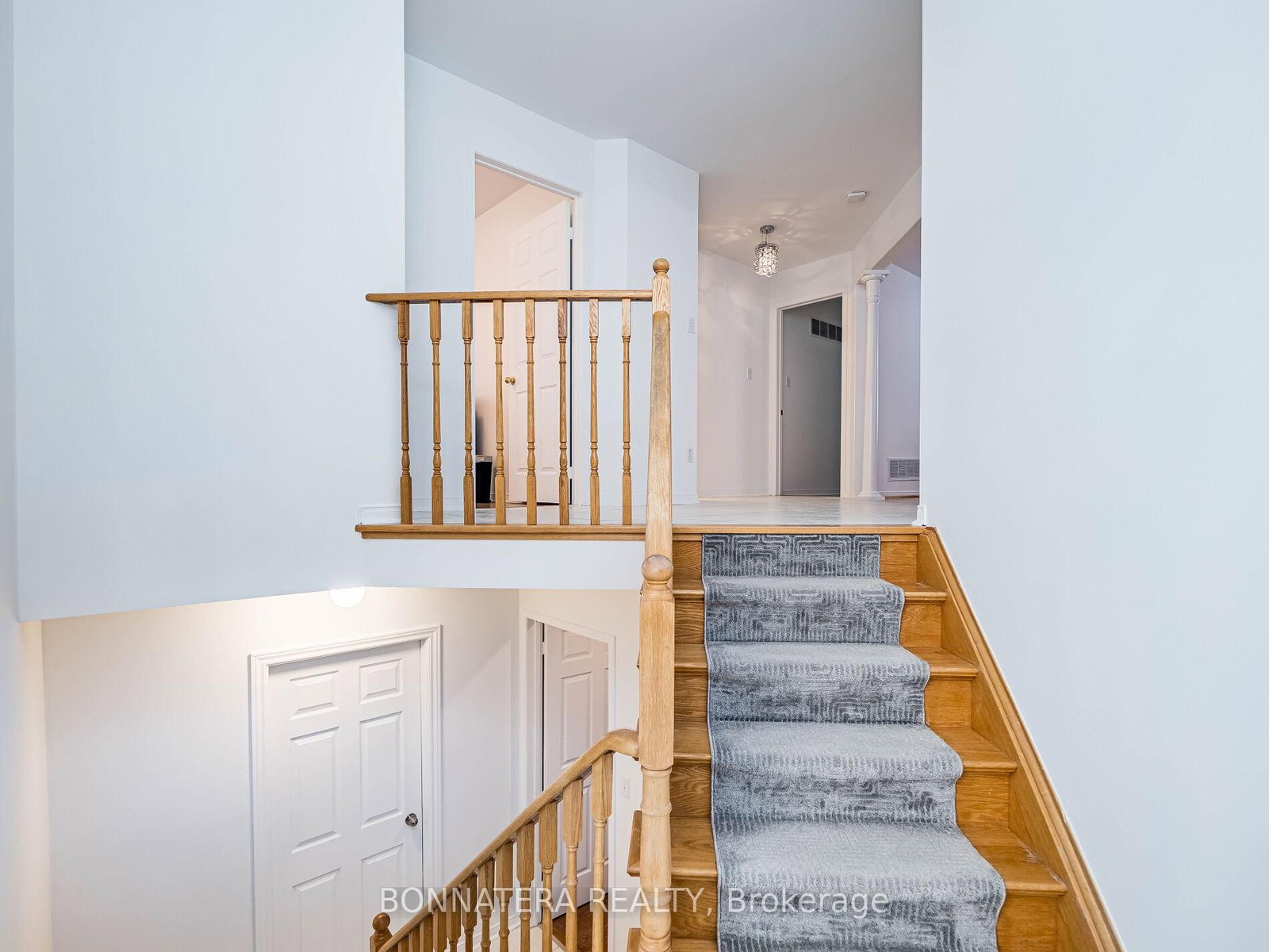 Detached House for sale at 5471 Whitehorn Avenue, Mississauga, Ontario, L5V 1V5 - East Credit - MLS: W12949816