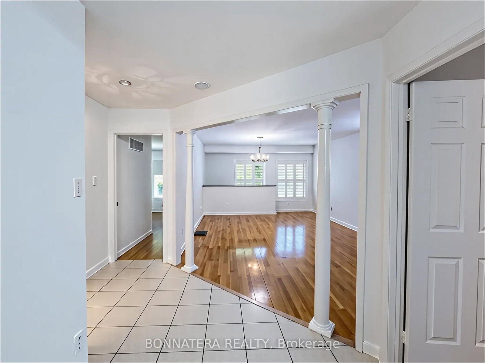 Detached House for sale at 5471 Whitehorn Avenue, Mississauga, Ontario, L5V 1V5 - East Credit - MLS: W12949816