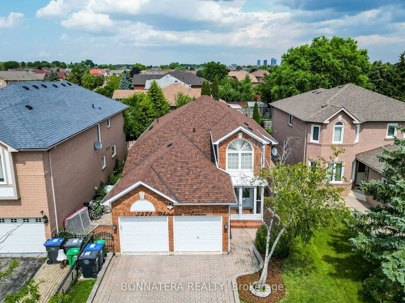 5471 Whitehorn Ave, Mississauga, L5V 1V5 | Image 2