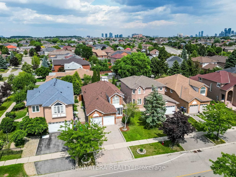 5471 Whitehorn Ave, Mississauga, L5V 1V5 | Image 3