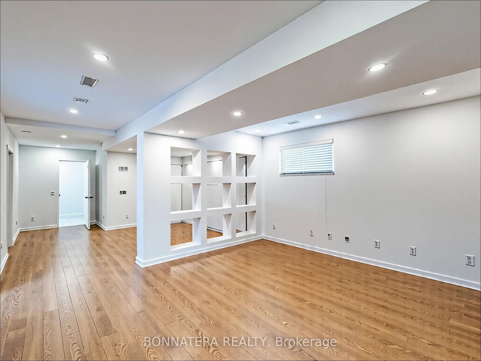 Detached House for sale at 5471 Whitehorn Avenue, Mississauga, Ontario, L5V 1V5 - East Credit - MLS: W12949816