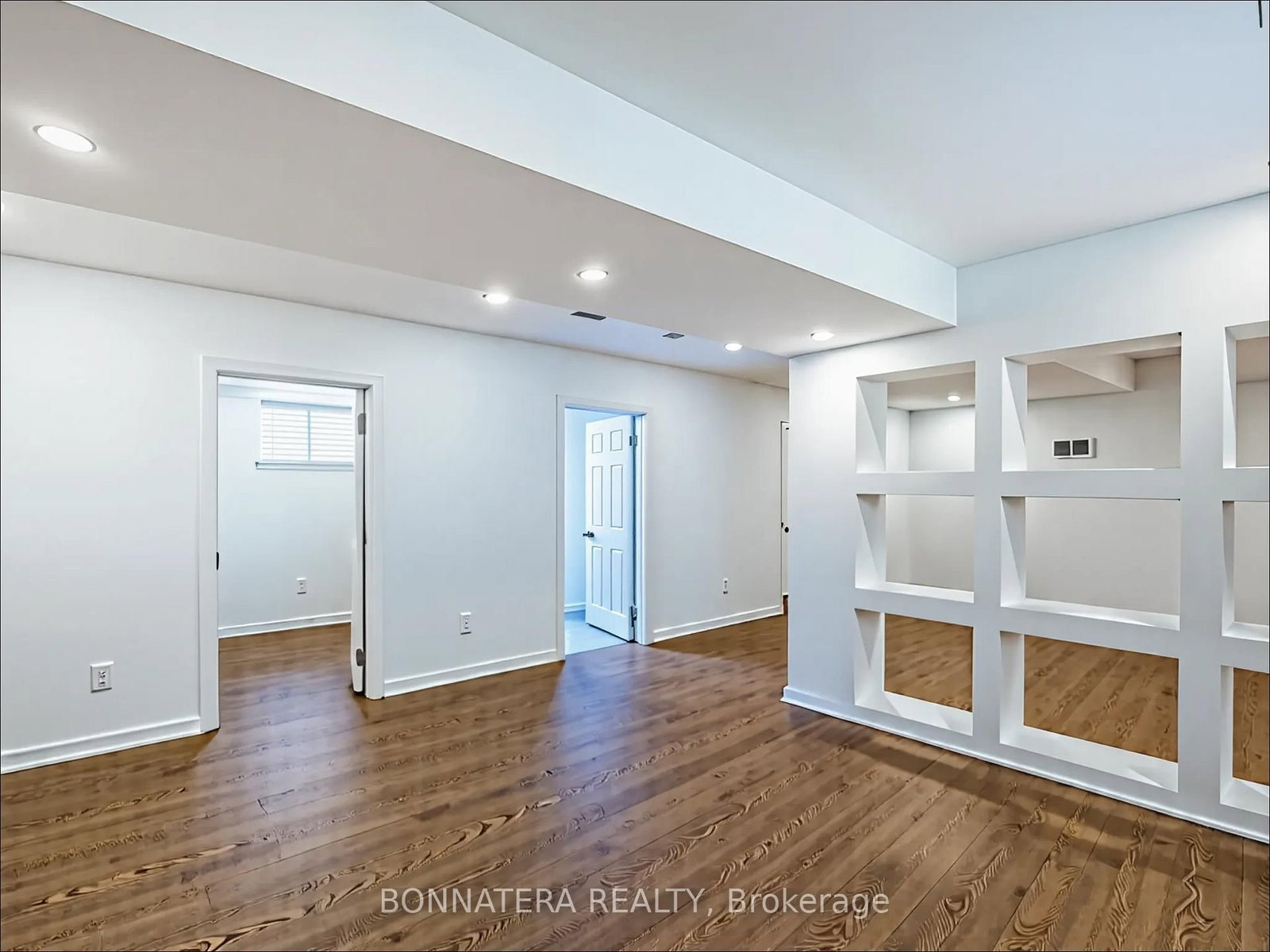 Detached House for sale at 5471 Whitehorn Avenue, Mississauga, Ontario, L5V 1V5 - East Credit - MLS: W12949816