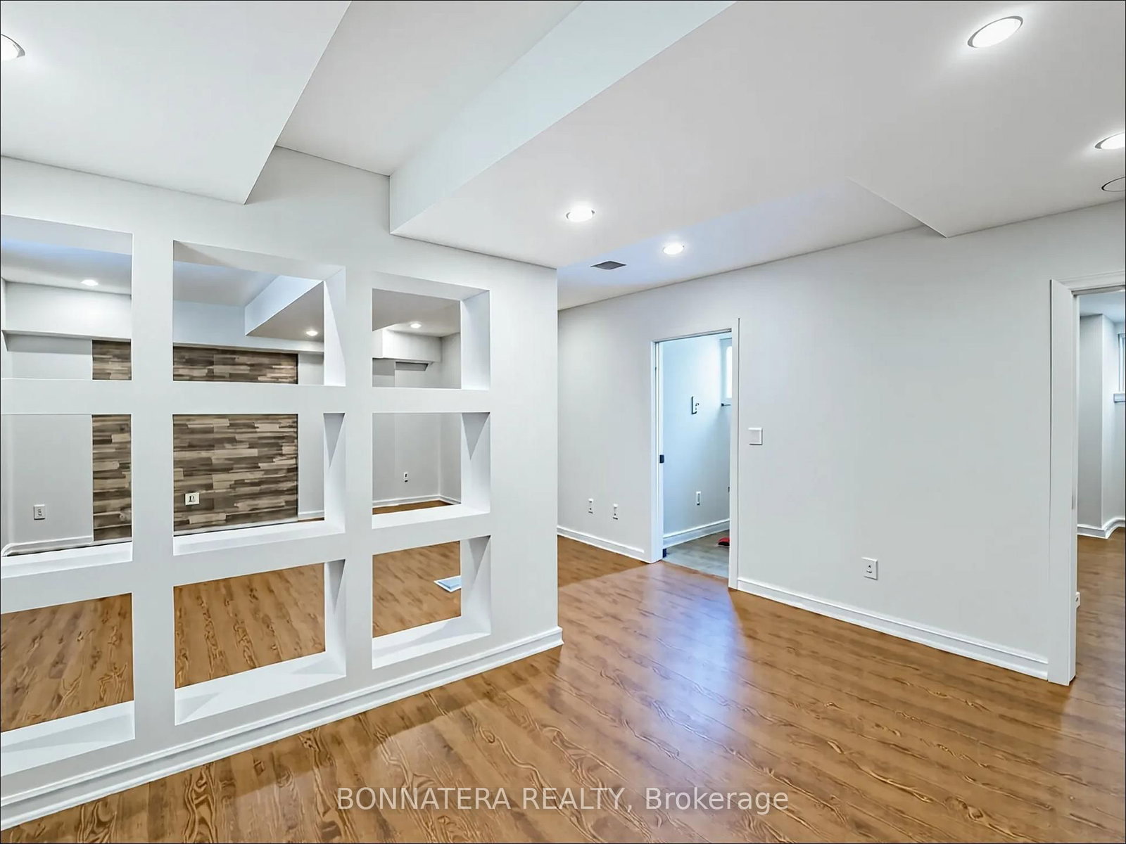 Detached House for sale at 5471 Whitehorn Avenue, Mississauga, Ontario, L5V 1V5 - East Credit - MLS: W12949816