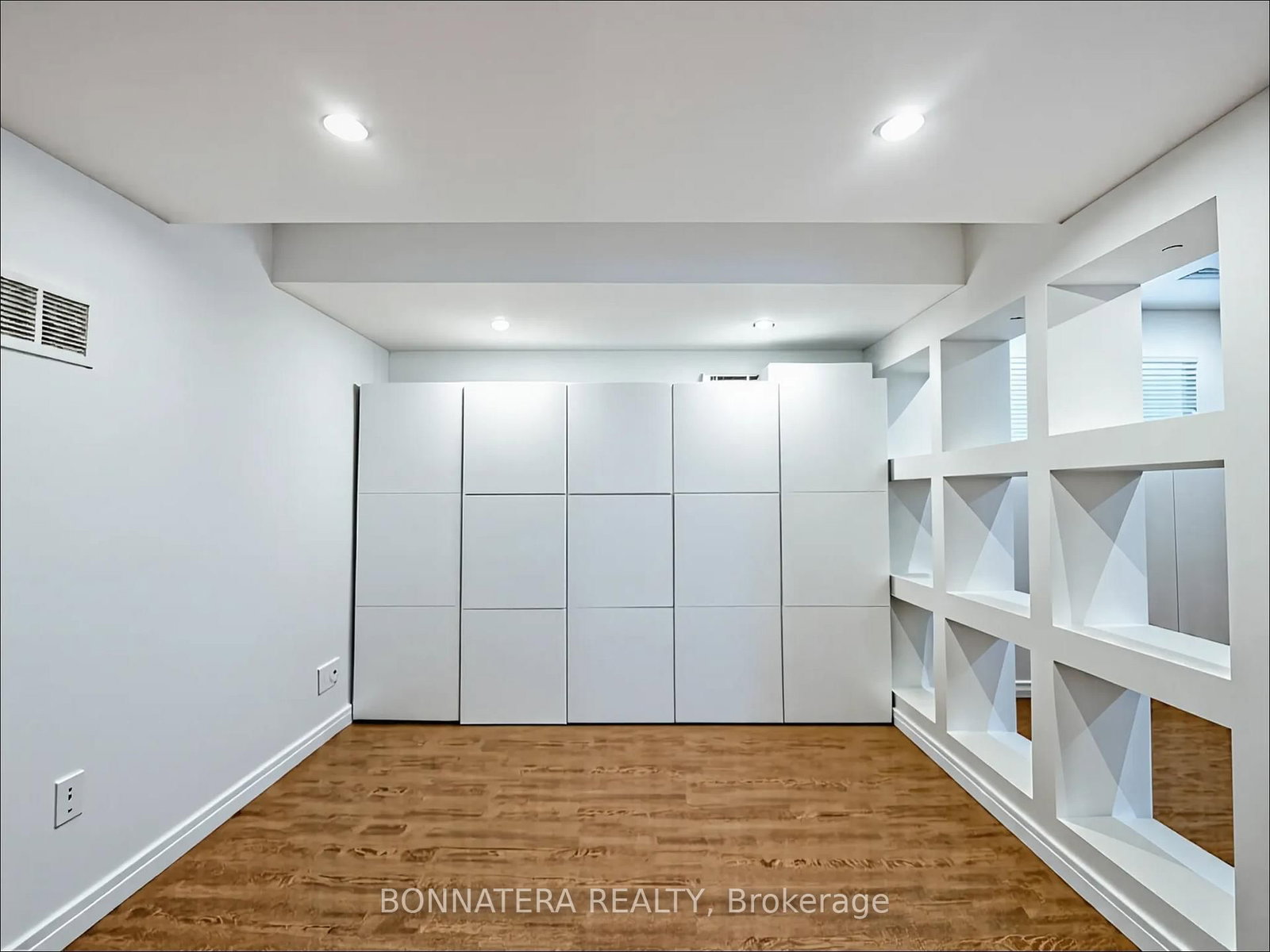 Detached House for sale at 5471 Whitehorn Avenue, Mississauga, Ontario, L5V 1V5 - East Credit - MLS: W12949816