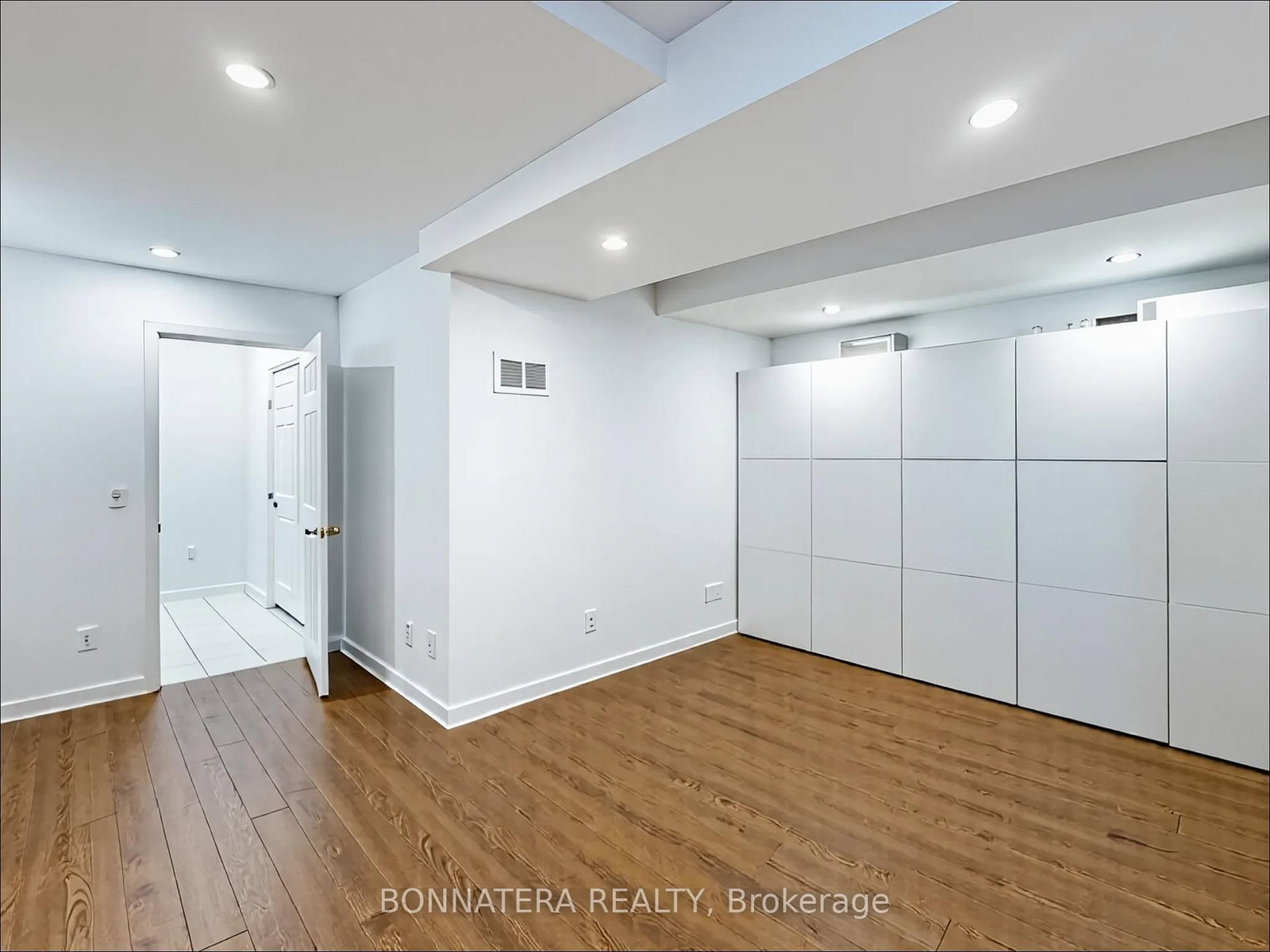 Detached House for sale at 5471 Whitehorn Avenue, Mississauga, Ontario, L5V 1V5 - East Credit - MLS: W12949816