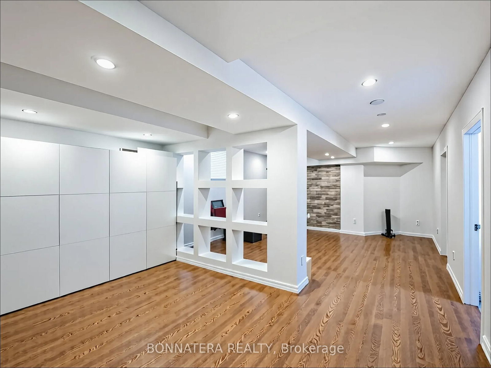 Detached House for sale at 5471 Whitehorn Avenue, Mississauga, Ontario, L5V 1V5 - East Credit - MLS: W12949816