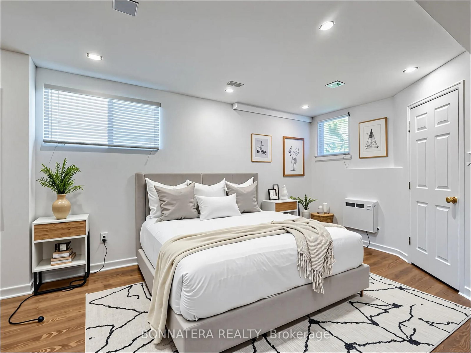 Detached House for sale at 5471 Whitehorn Avenue, Mississauga, Ontario, L5V 1V5 - East Credit - MLS: W12949816