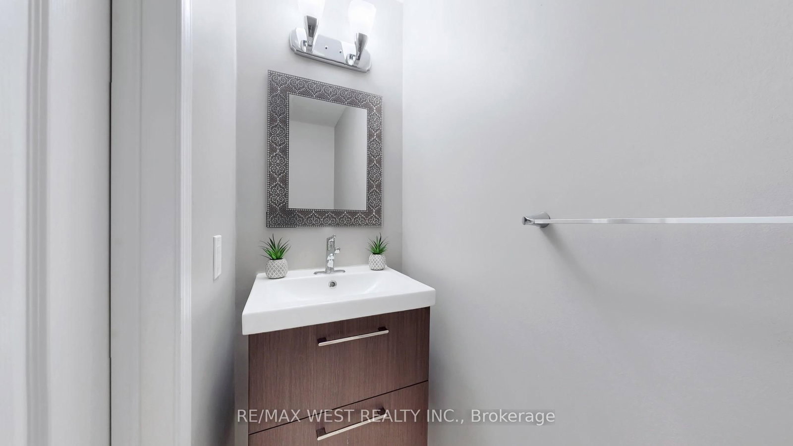 Townhouse for sale at 36 Finney Terrace, Milton, Ontario, L9T 6Z5 - Harrison - MLS: W12949888