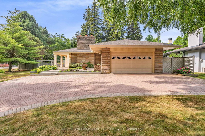 1123 Lakeshore Rd E, Oakville, L6J 1K9 | Image 3