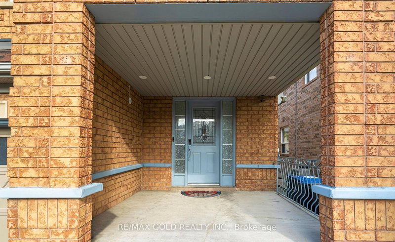 5 Farthingale Cres, Brampton, L7A 1R3 | Image 3