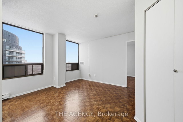 1603B - 2360 Dundas Street W